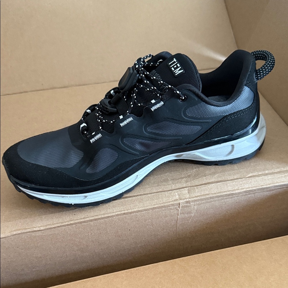 TIEMs Via - Black Onyx 
Women's Performance Black and Gray Athletic Shoes